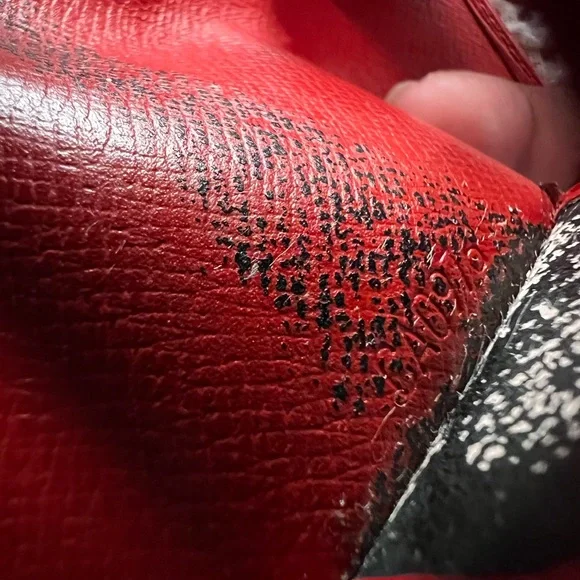 Louis Vuitton 4 Ring Epi Key Holder - Picture 15 of 15